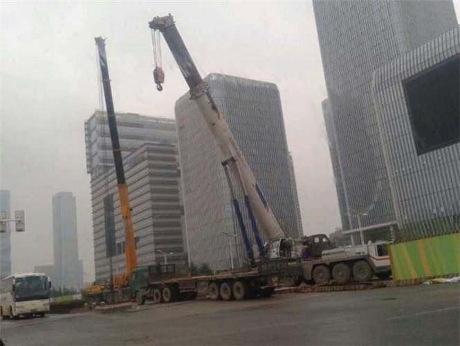 栖霞区“自动找平”—— 吊车的 “平地神器” 技术