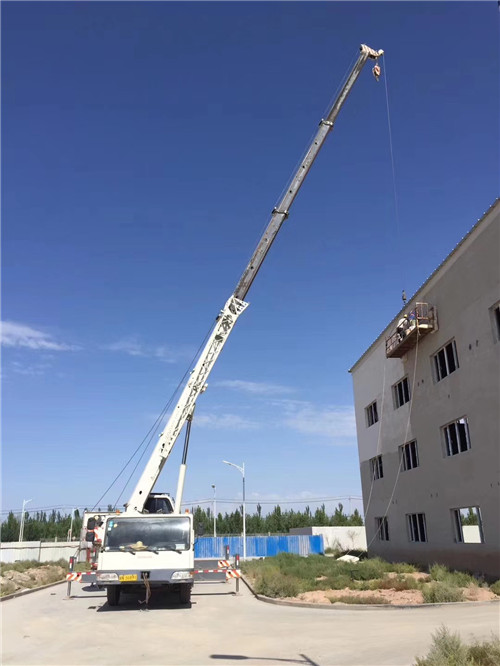 栖霞区“轻装强干”—— 吊车的 “轻量化臂架” 技术