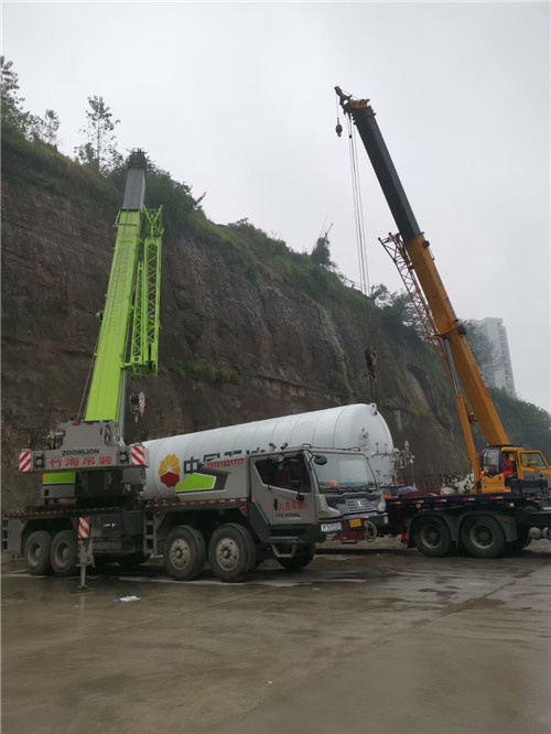 栖霞区“不怕风雨冻”—— 吊车的 “恶劣环境适应” 技术